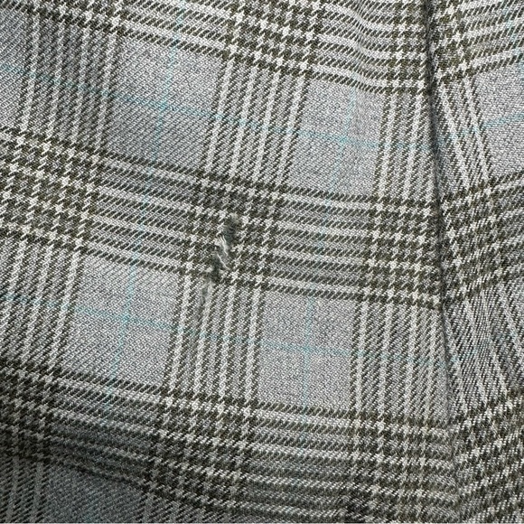 Abercrombie & Fitch Y2K Vintage Capri Pants. Gray and blue plaid. Size: 10. - Picture 4 of 7